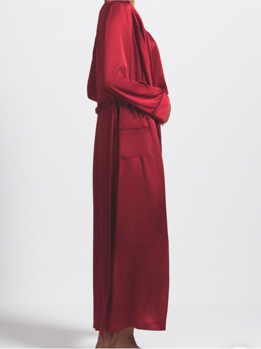 ❌SOLD❌ Skims Shine Robe - Picture 7 of 9